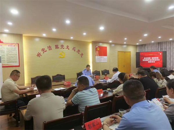 湖北谷城：反邪教宣传进机关 推进强县工程建设1.jpg